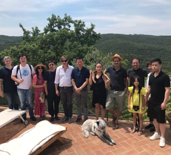 Gruppo di cinesi e Elledue in visita a Montalcino